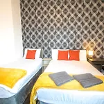 Ideal For Groups - Lovely 2 Bedroom Apartment - Free Parking, Transit Links, Close To Stadiums